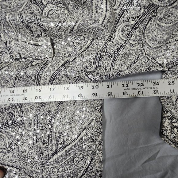 Italian Womans blouse size 6 B&W with sparkles pre-owned 78% satin 22% polyester - Picture 5 of 6